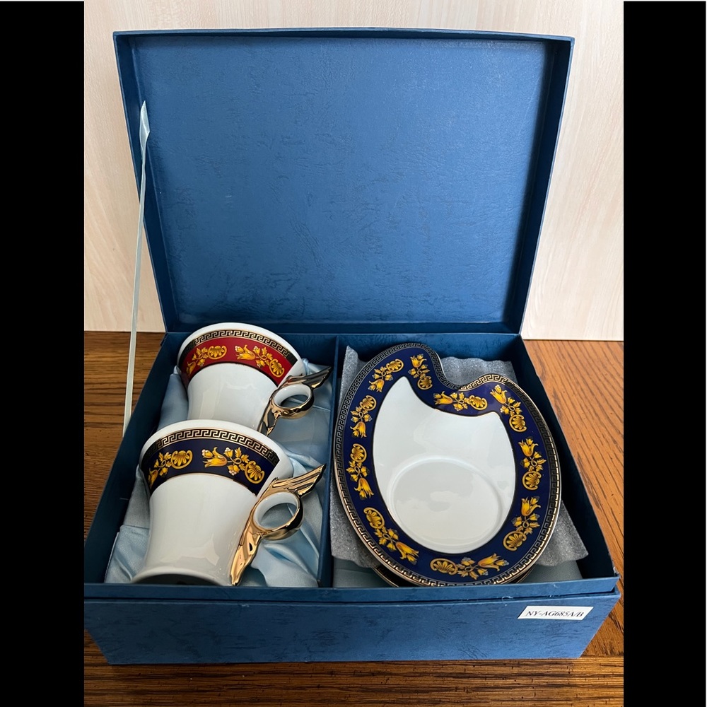 NWOT GNA fine porcelain gold, red and blue cups and matching saucers set of 4